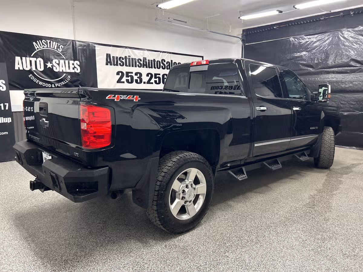 2016 Chevrolet Silverado 2500HD LTZ Crew Cab Image 7