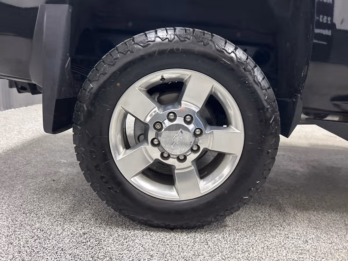 2016 Chevrolet Silverado 2500HD LTZ Crew Cab Image 8