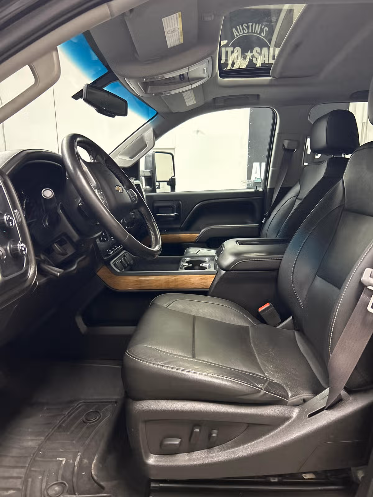 2016 Chevrolet Silverado 2500HD LTZ Crew Cab Image 9