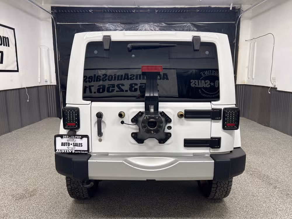 2014 Jeep Wrangler Unlimited Sahara Image 5