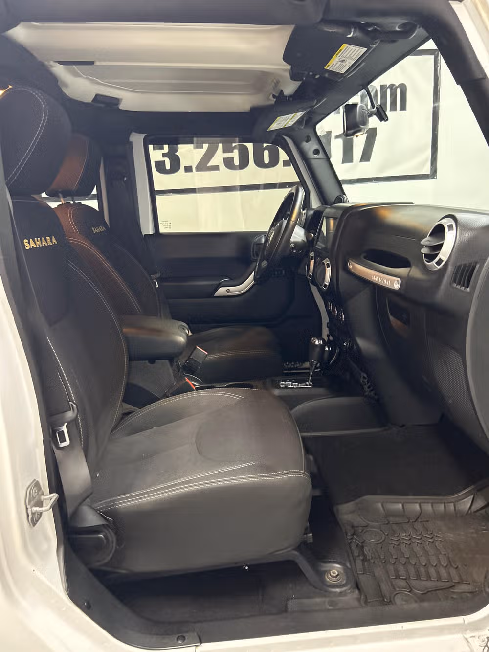2014 Jeep Wrangler Unlimited Sahara Image 12