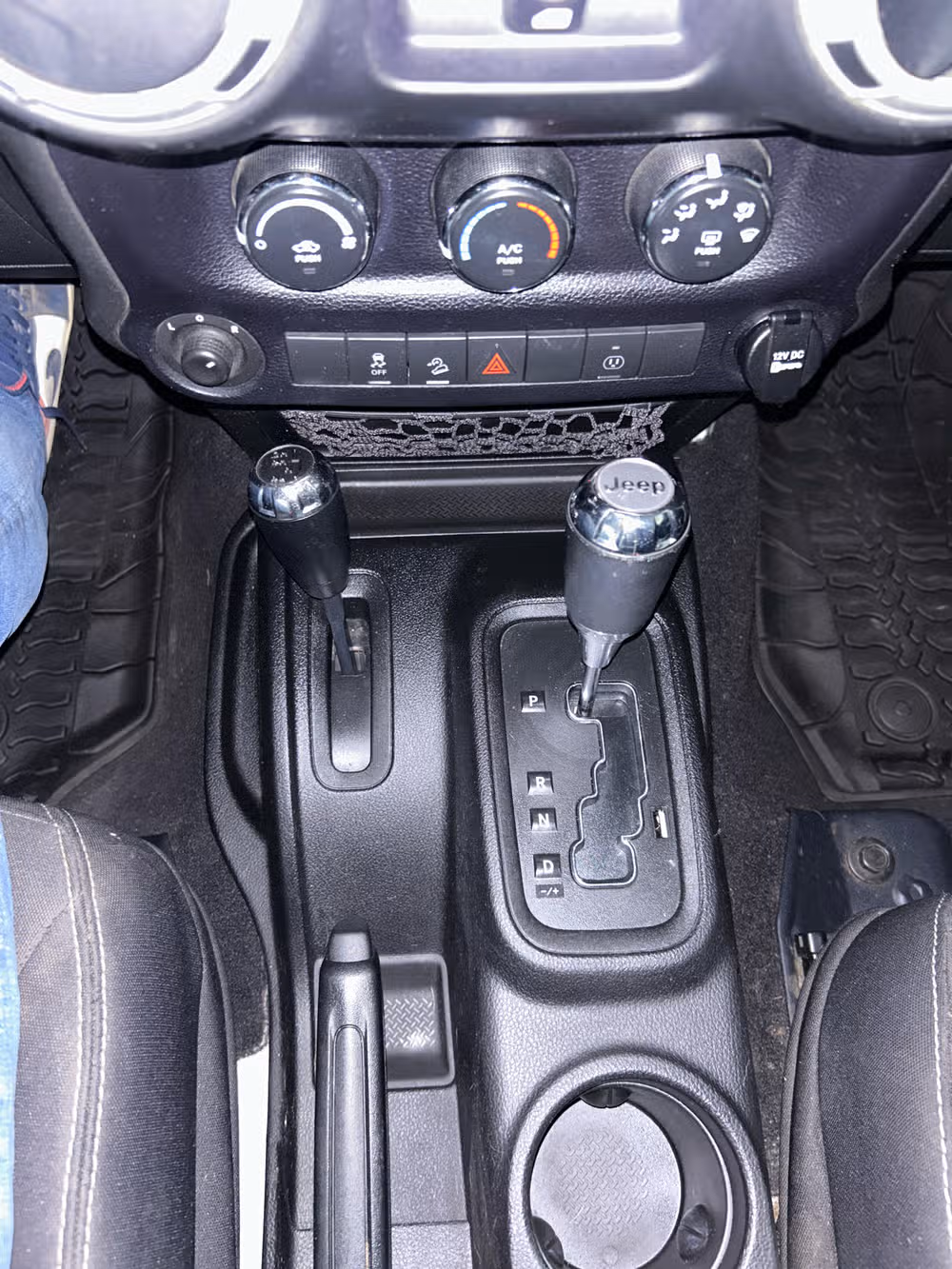 2014 Jeep Wrangler Unlimited Sahara Image 13