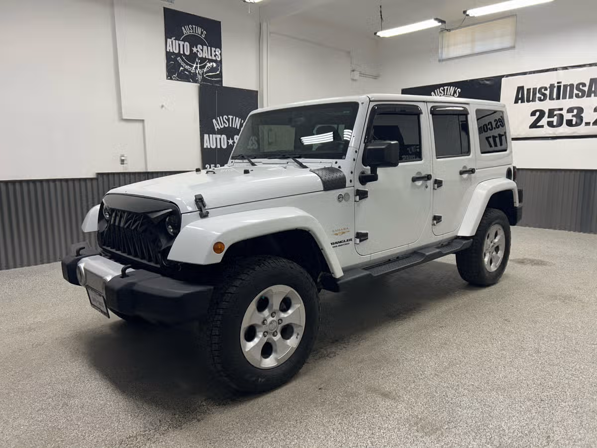2014 Jeep Wrangler Unlimited Sahara Image 3