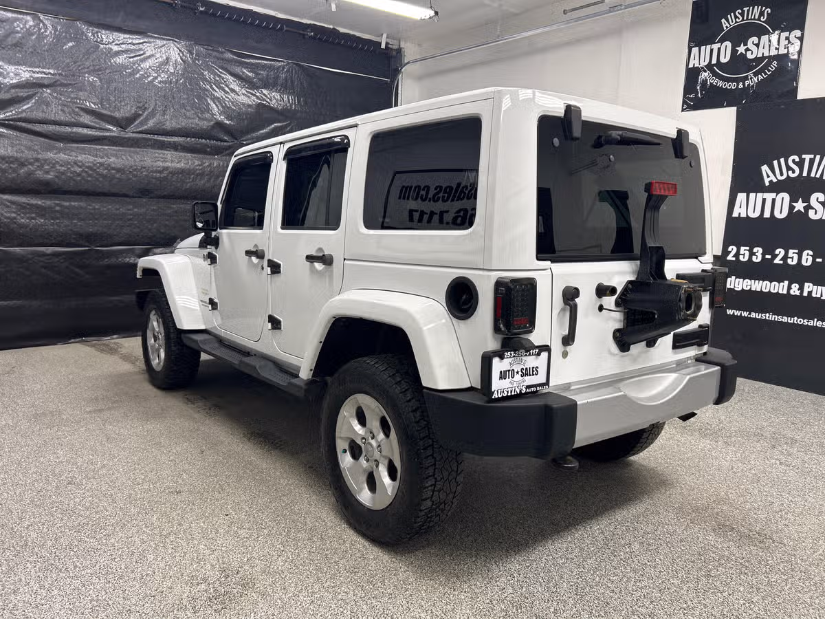 2014 Jeep Wrangler Unlimited Sahara Image 4