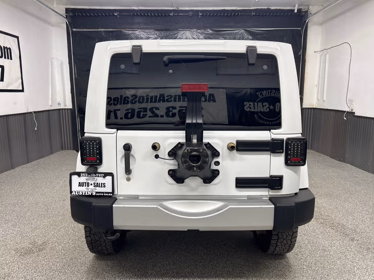 2014 Jeep Wrangler Unlimited Sahara Image 5