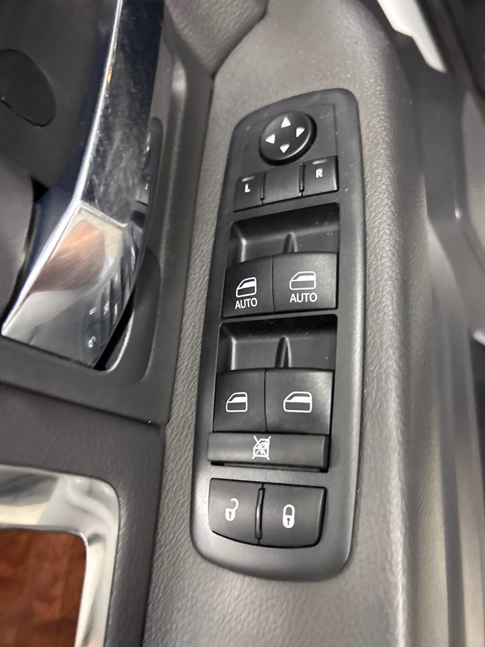 2012 Ram 2500 Laramie Image 9