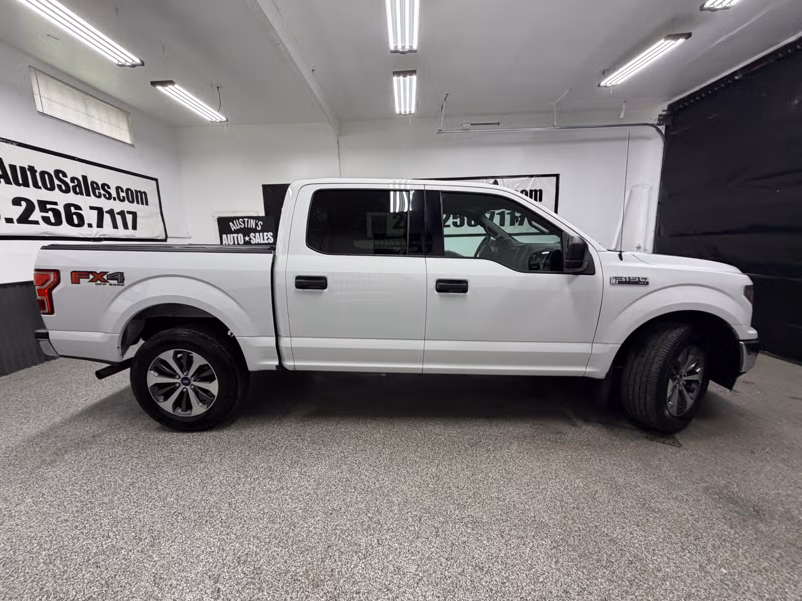 2019 Ford F-150 XLT SuperCrew Upper Image 2