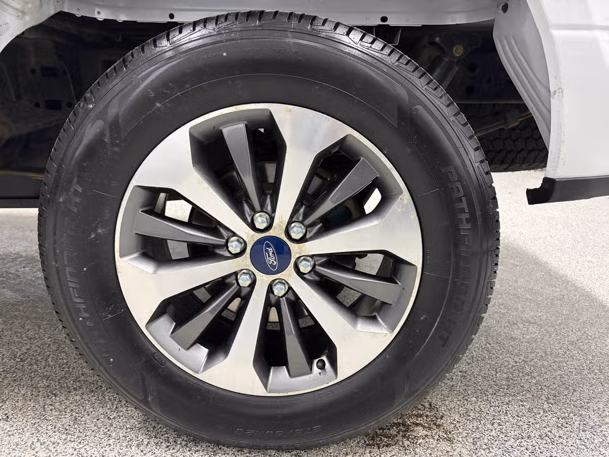 2019 Ford F-150 XLT SuperCrew Image 9