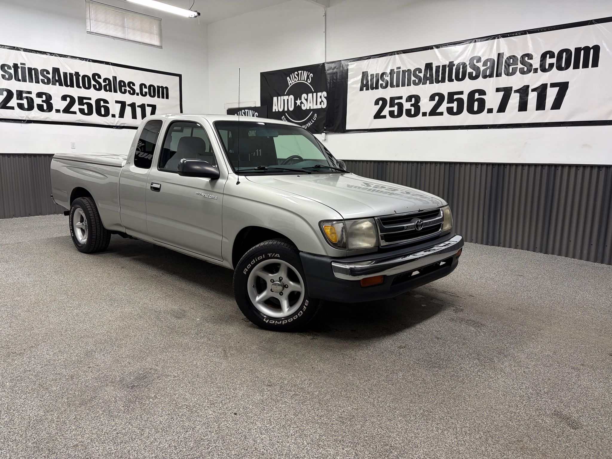 Lunar Mist Metallic 2000 Toyota Tacoma Pickup Truck Rear-Wheel Drive Manual