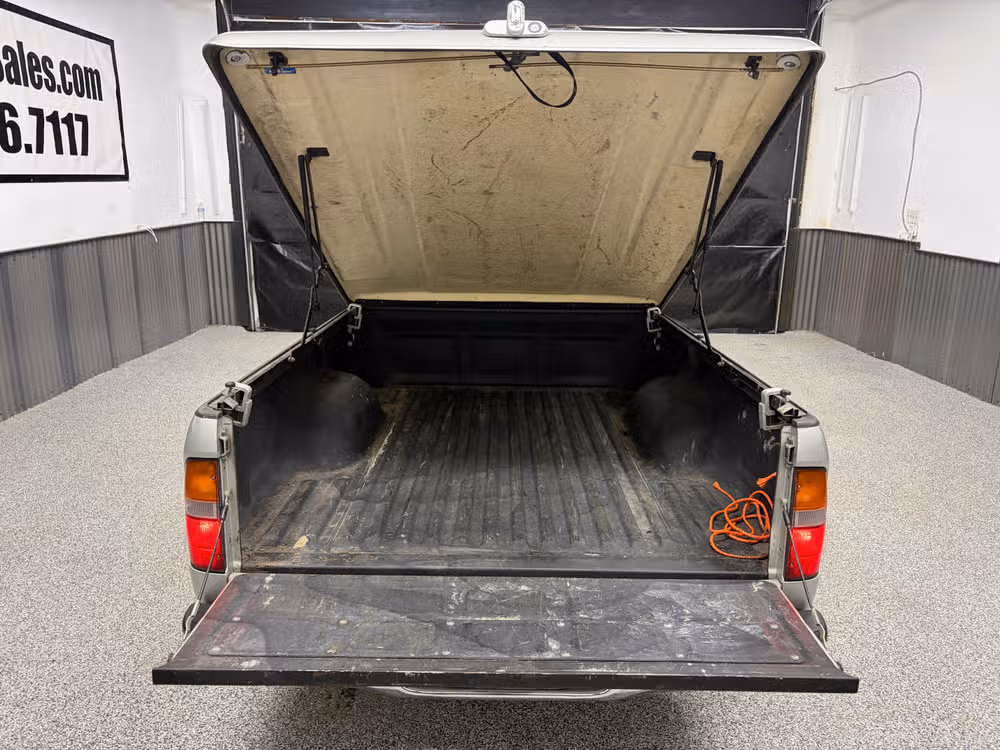 2000 Toyota Tacoma SR5 XtraCab Image 16