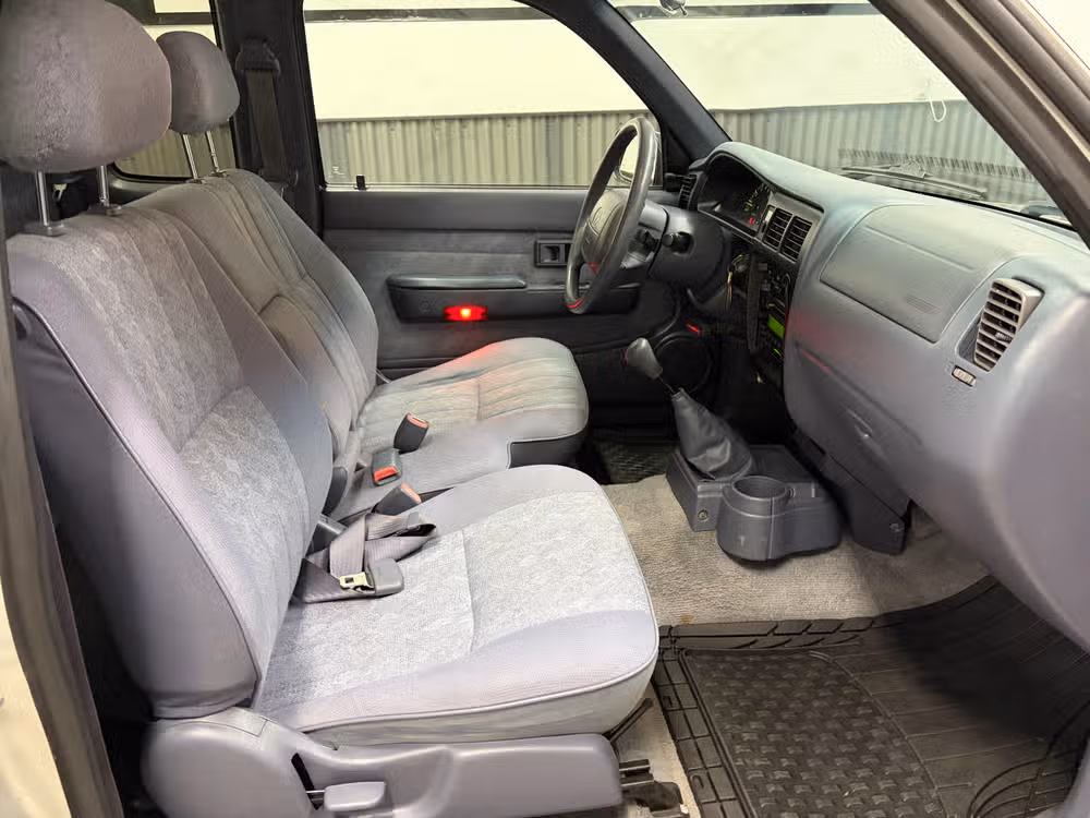 2000 Toyota Tacoma SR5 XtraCab Image 17