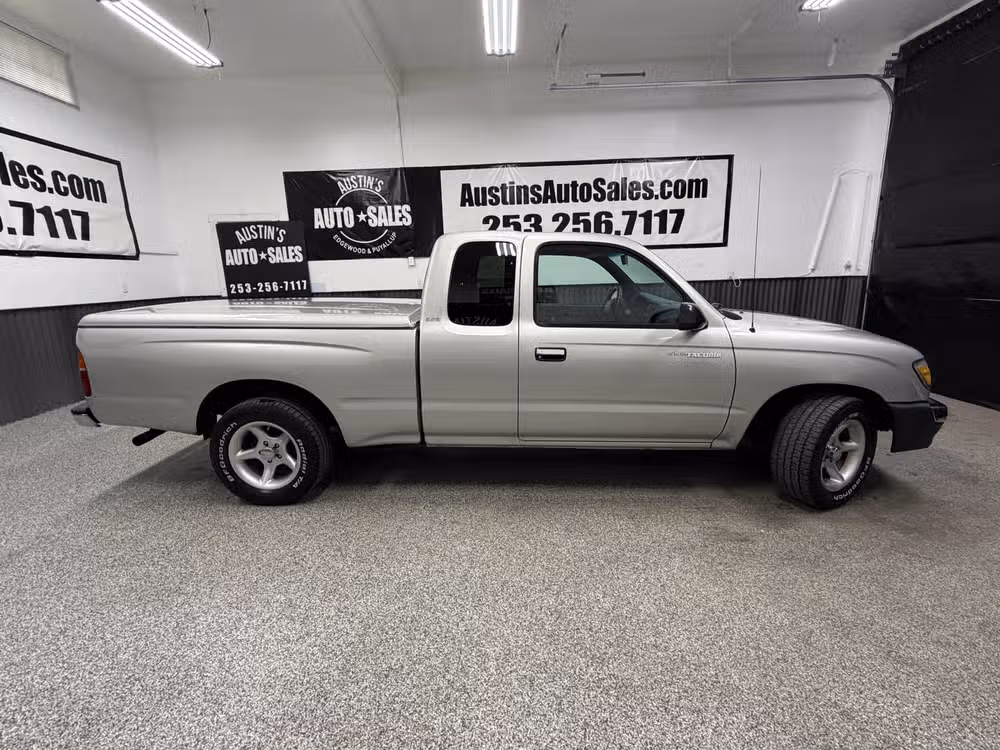 2000 Toyota Tacoma SR5 XtraCab Image 2