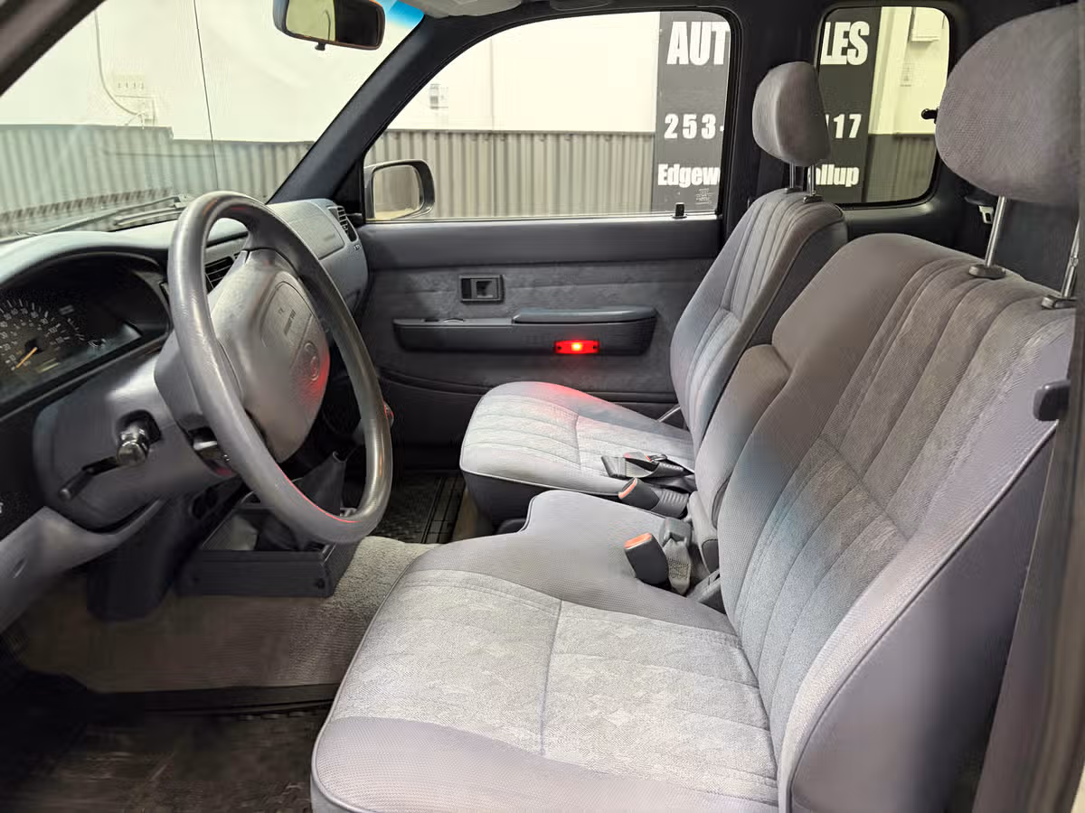 2000 Toyota Tacoma SR5 XtraCab Image 14