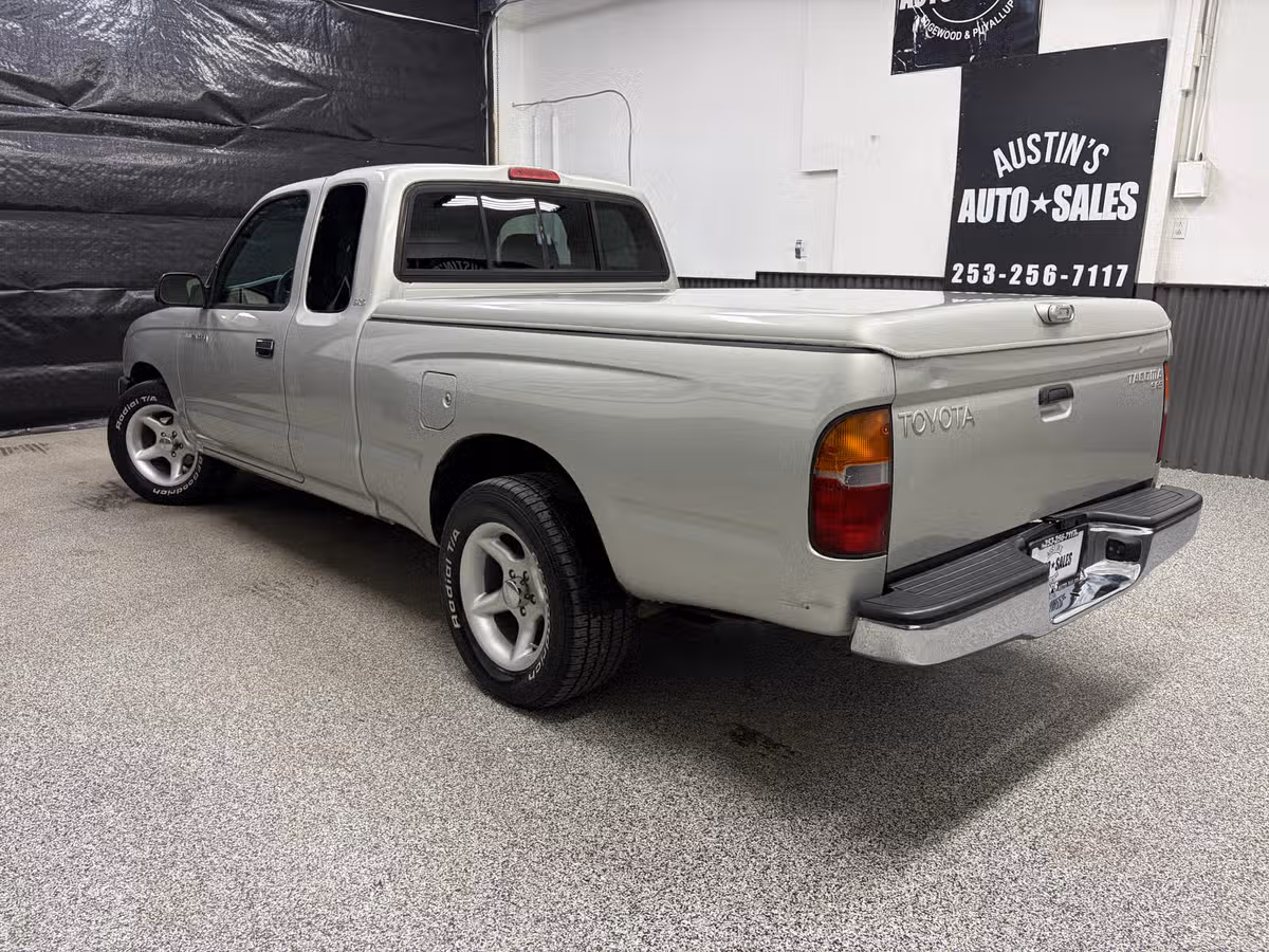 2000 Toyota Tacoma SR5 XtraCab Image 8