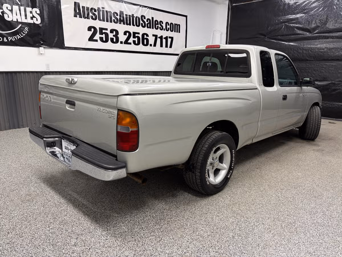 2000 Toyota Tacoma SR5 XtraCab Image 3