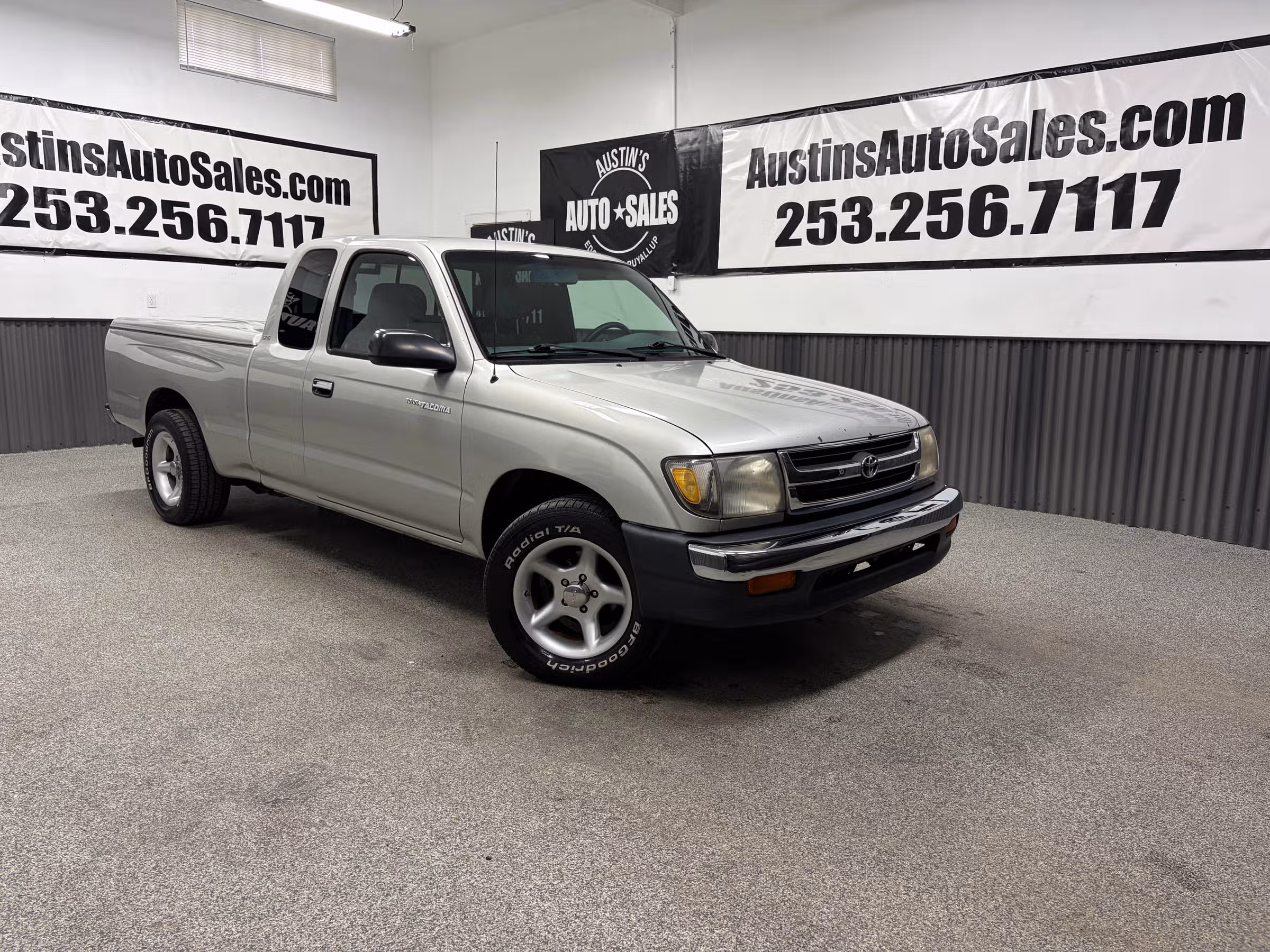 2000 Toyota Tacoma SR5 XtraCab Image 1
