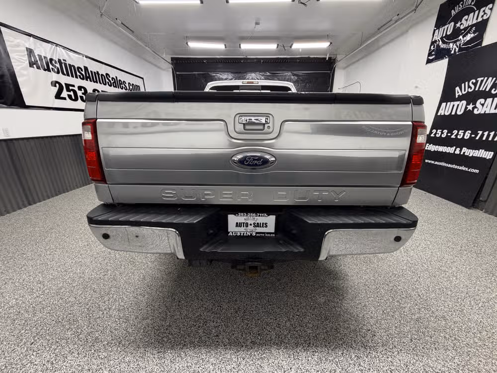2016 Ford F-250 Super Duty Platinum Crew Cab Lower Image 2