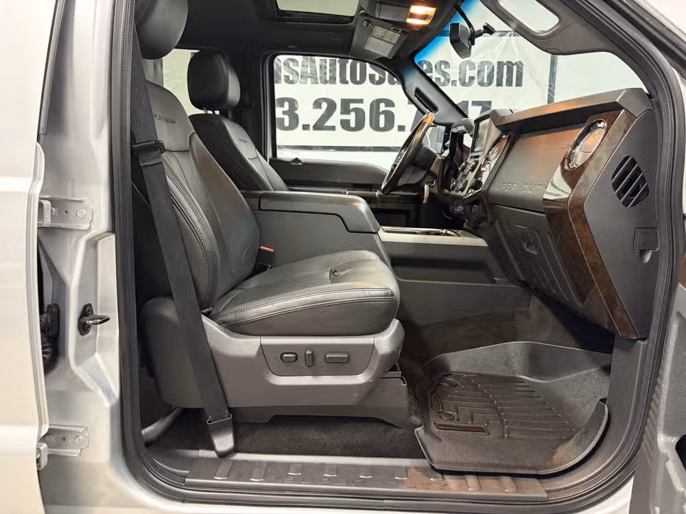 2016 Ford F-250 Super Duty Platinum Crew Cab Image 24