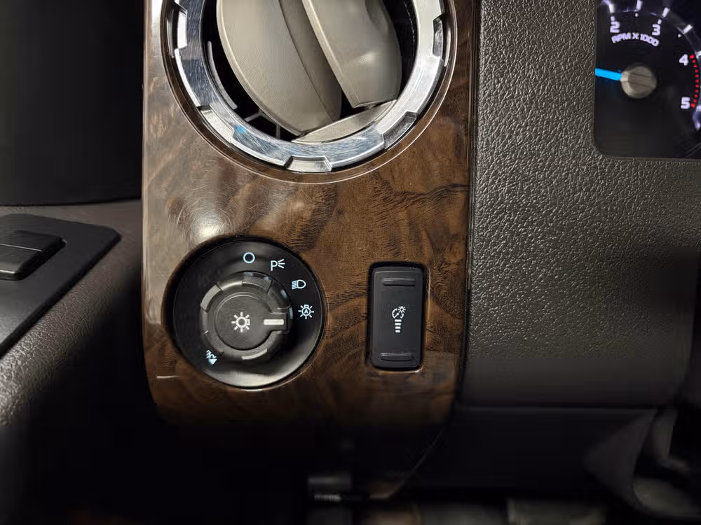 2016 Ford F-250 Super Duty Platinum Crew Cab Image 17