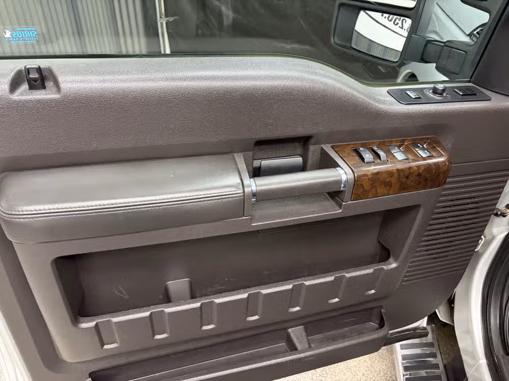 2016 Ford F-250 Super Duty Platinum Crew Cab Image 18