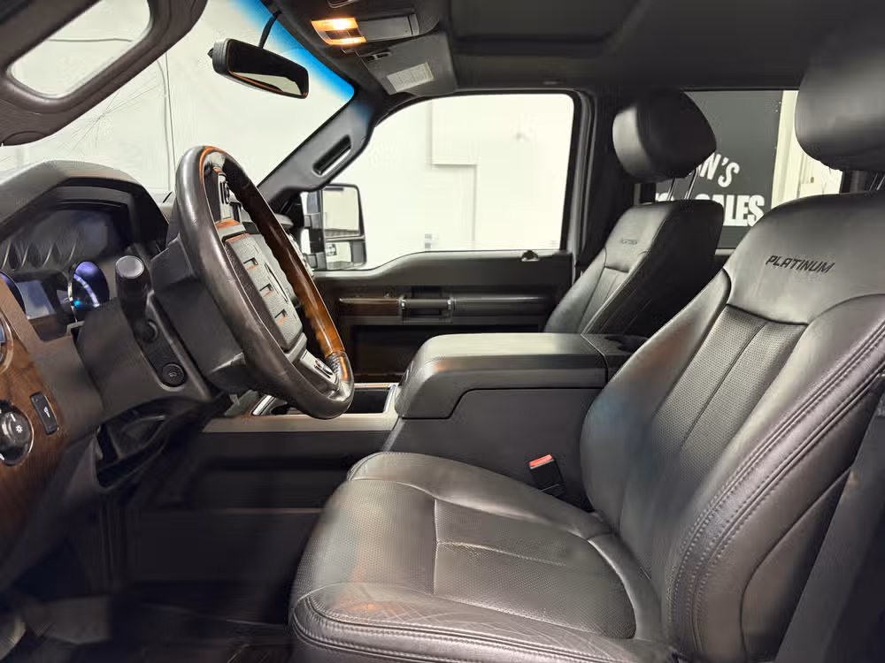 2016 Ford F-250 Super Duty Platinum Crew Cab Image 19