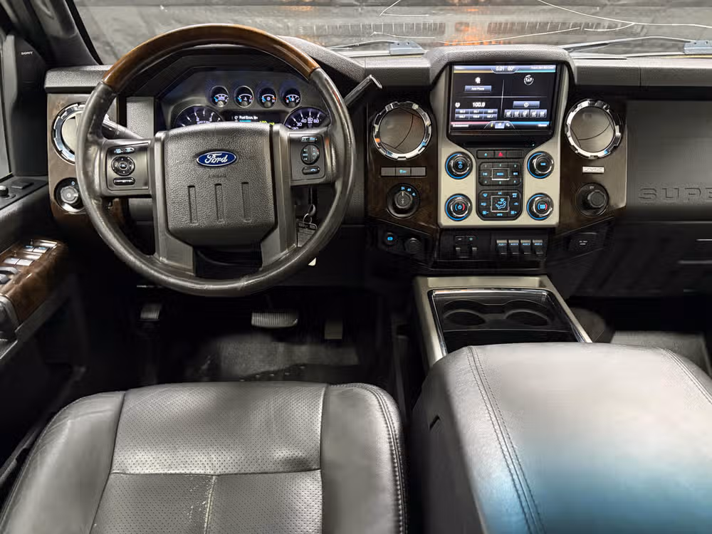 2016 Ford F-250 Super Duty Platinum Crew Cab Image 10