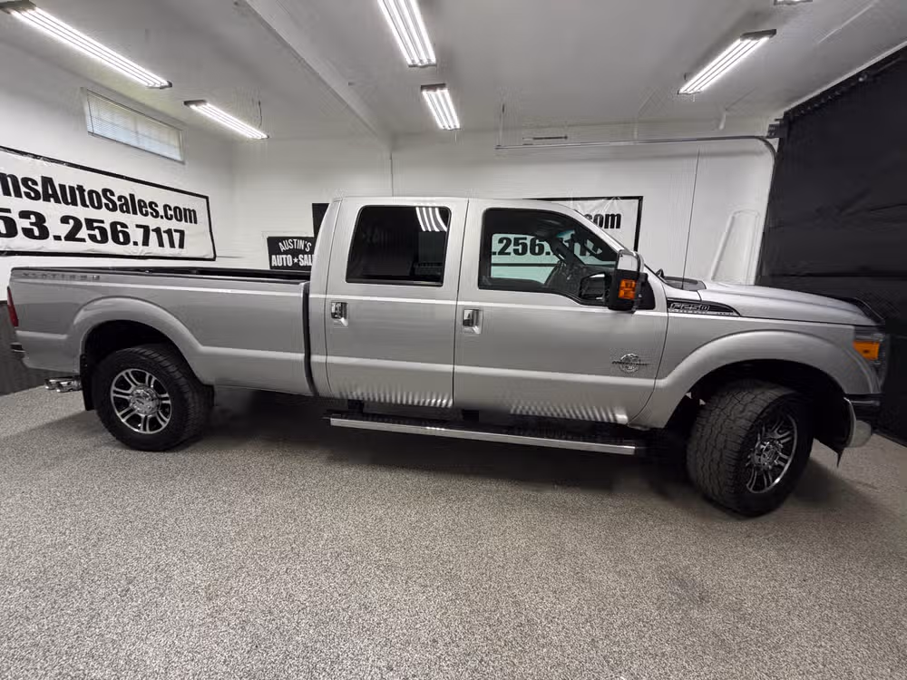 2016 Ford F-250 Super Duty Platinum Crew Cab Image 2