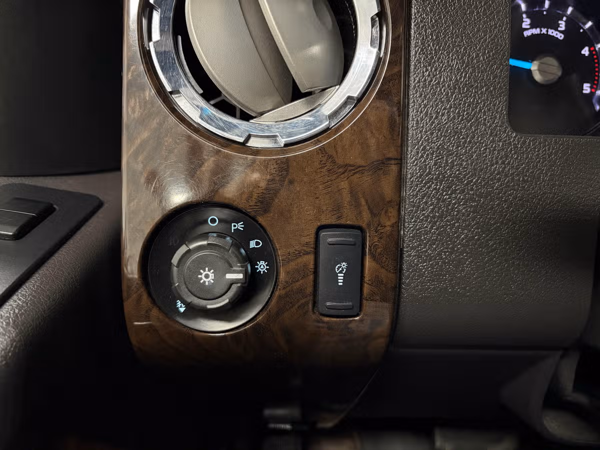 2016 Ford F-250 Super Duty Platinum Crew Cab Image 17