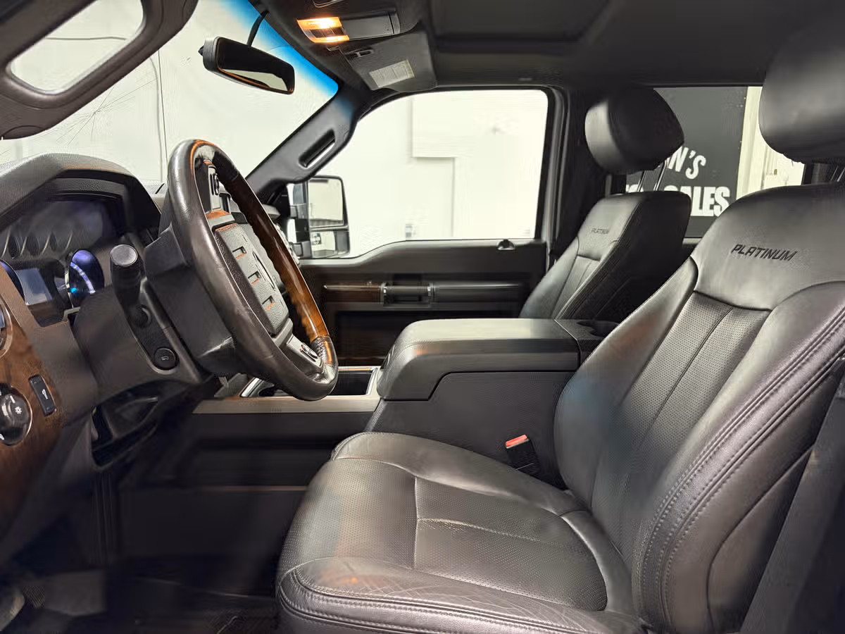 2016 Ford F-250 Super Duty Platinum Crew Cab Image 19