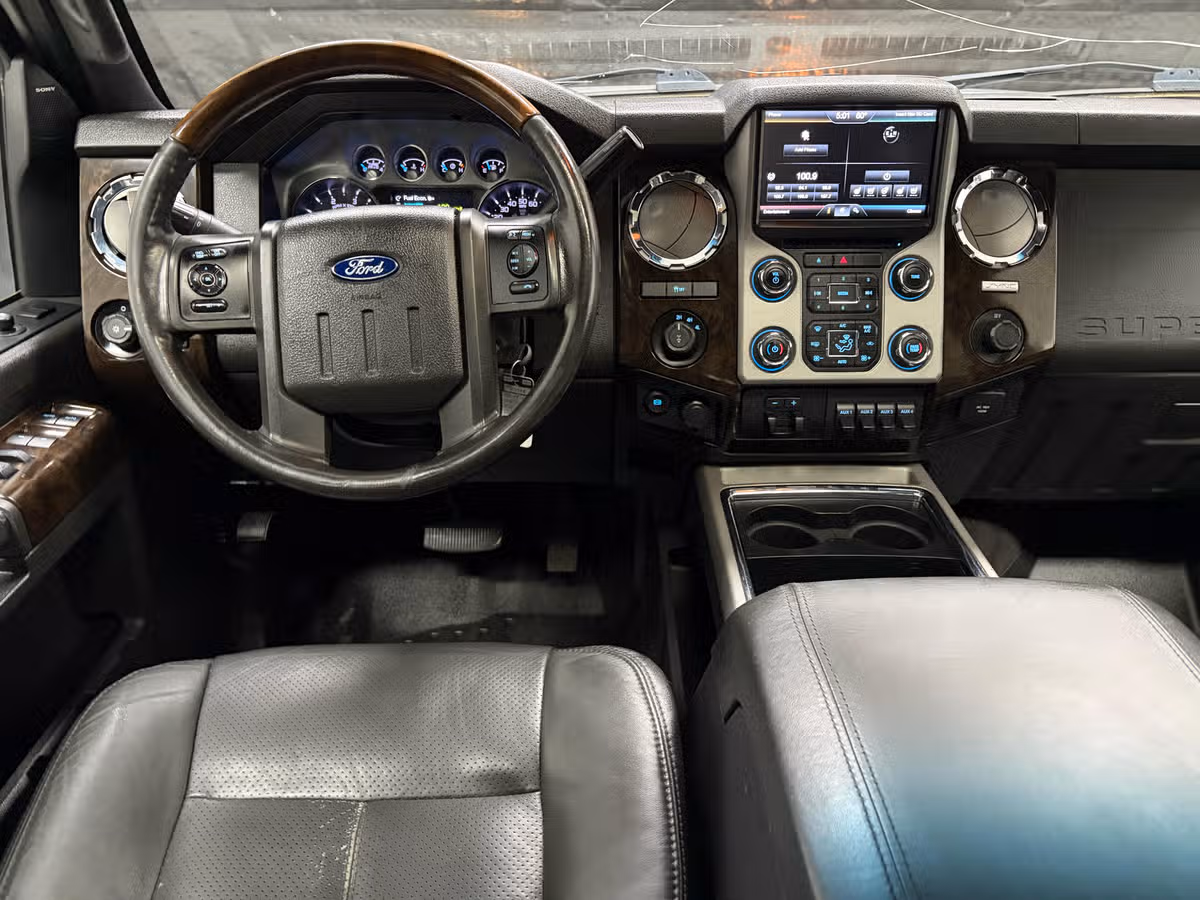 2016 Ford F-250 Super Duty Platinum Crew Cab Image 10