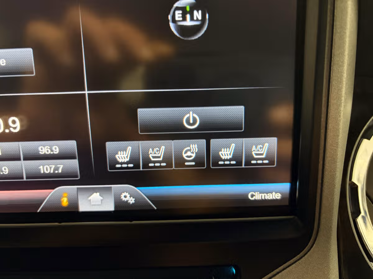 2016 Ford F-250 Super Duty Platinum Crew Cab Image 15