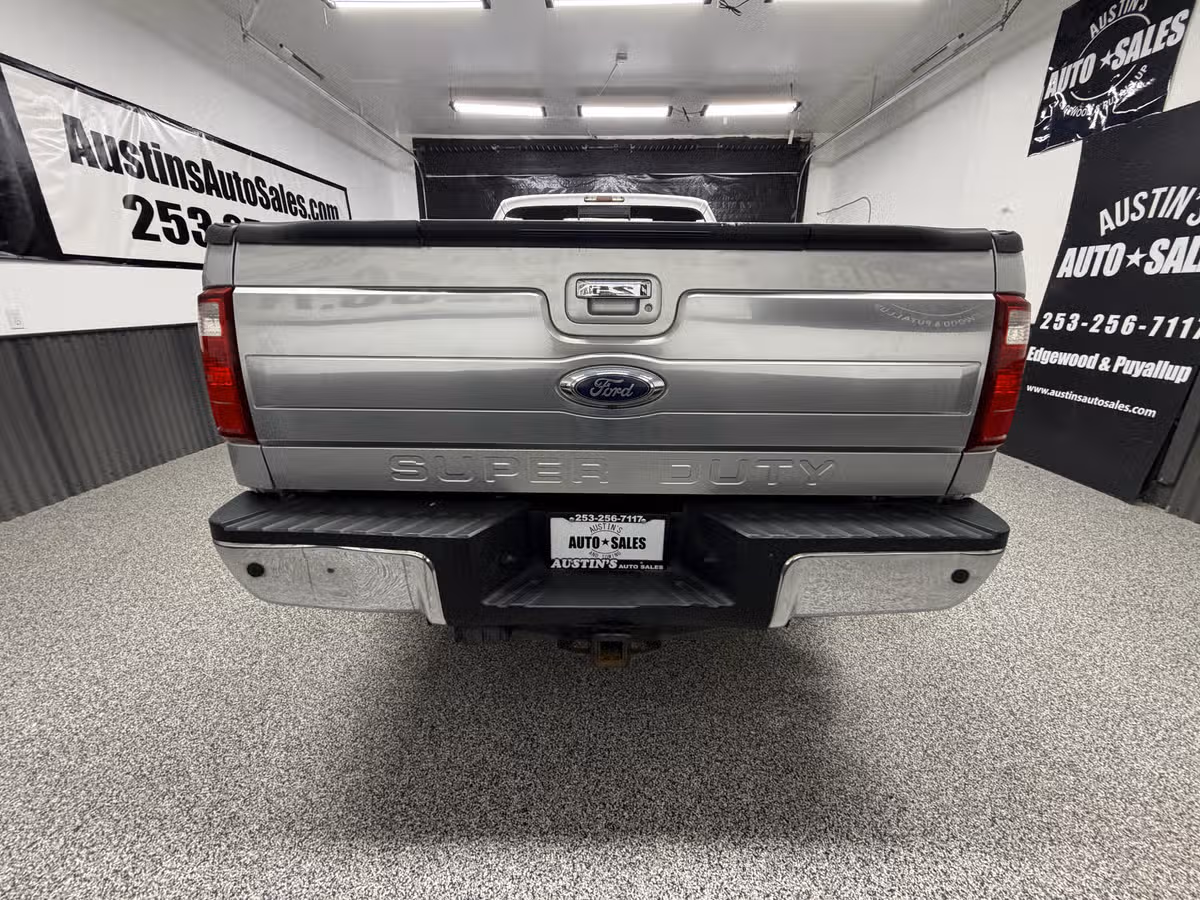2016 Ford F-250 Super Duty Platinum Crew Cab Image 4