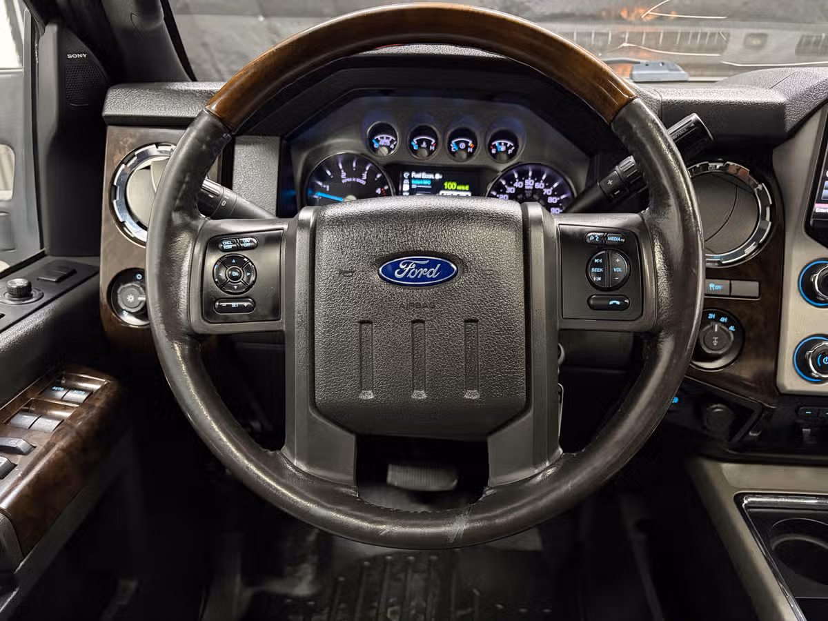 2016 Ford F-250 Super Duty Platinum Crew Cab Image 11
