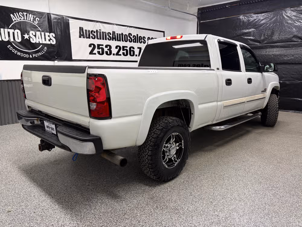 2004 Chevrolet Silverado 2500HD LT Crew Cab Lower Image 1