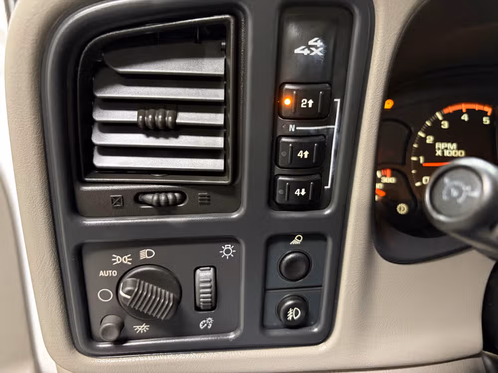 2004 Chevrolet Silverado 2500HD LT Crew Cab Image 14