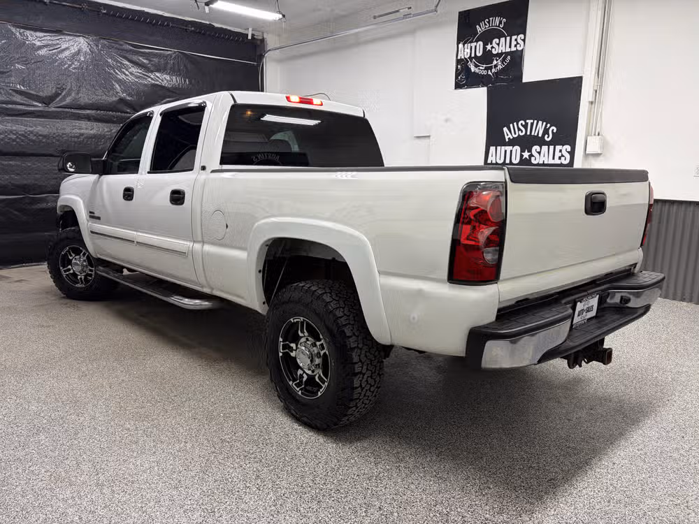 2004 Chevrolet Silverado 2500HD LT Crew Cab Image 8
