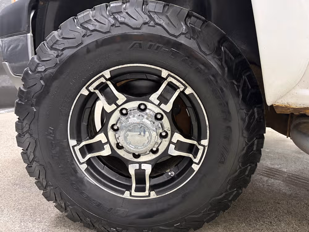2004 Chevrolet Silverado 2500HD LT Crew Cab Image 9