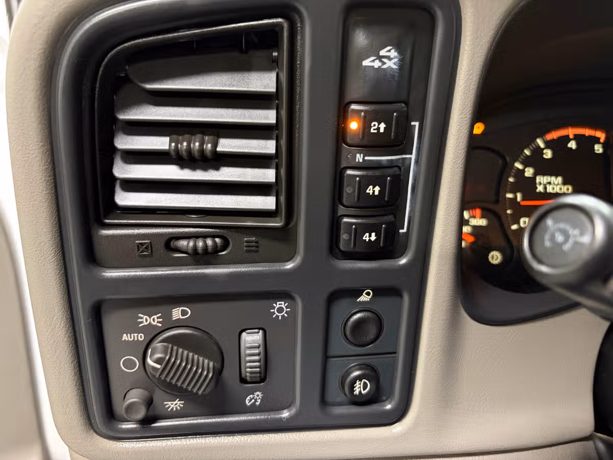 2004 Chevrolet Silverado 2500HD LT Crew Cab Image 14