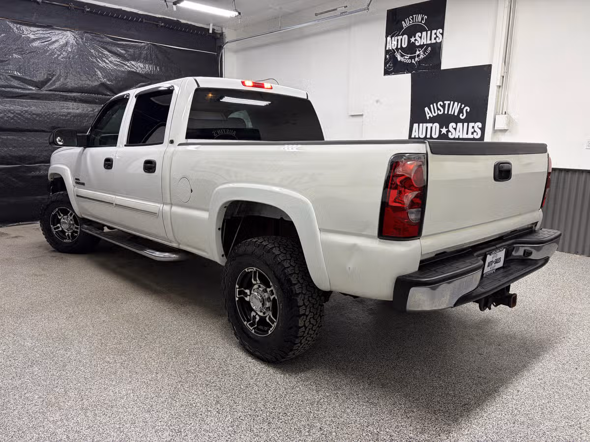 2004 Chevrolet Silverado 2500HD LT Crew Cab Image 8