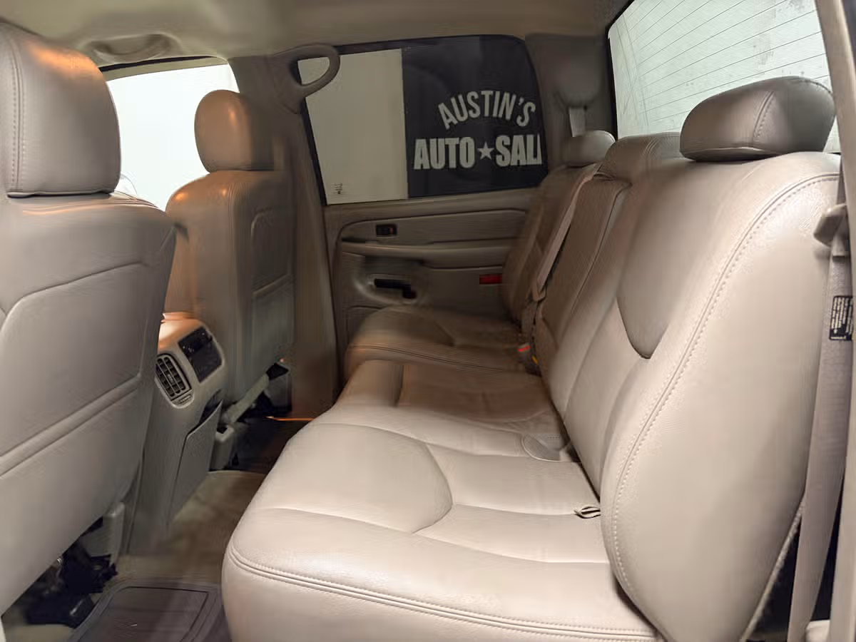 2004 Chevrolet Silverado 2500HD LT Crew Cab Image 17
