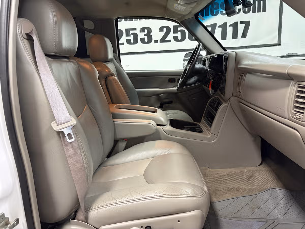 2004 Chevrolet Silverado 2500HD LT Crew Cab Image 19