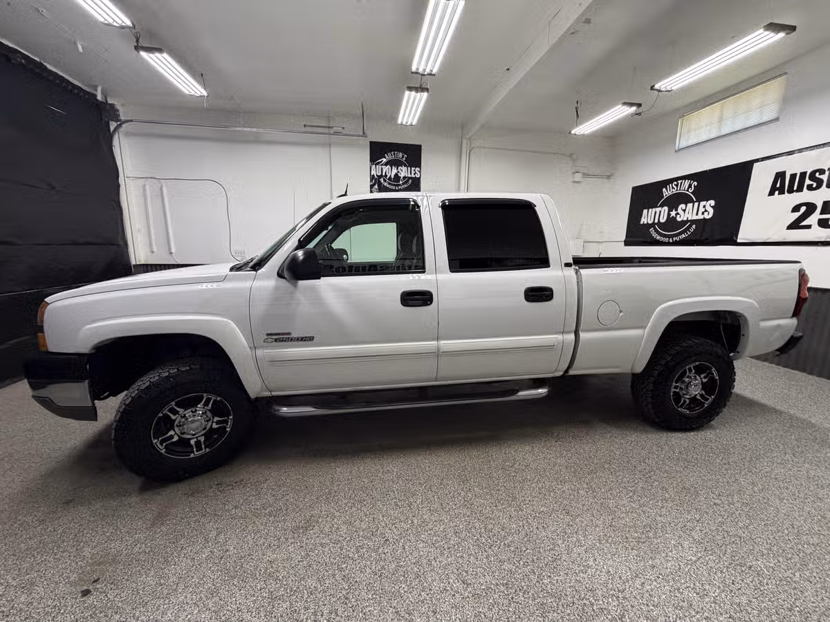 2004 Chevrolet Silverado 2500HD LT Crew Cab Image 7
