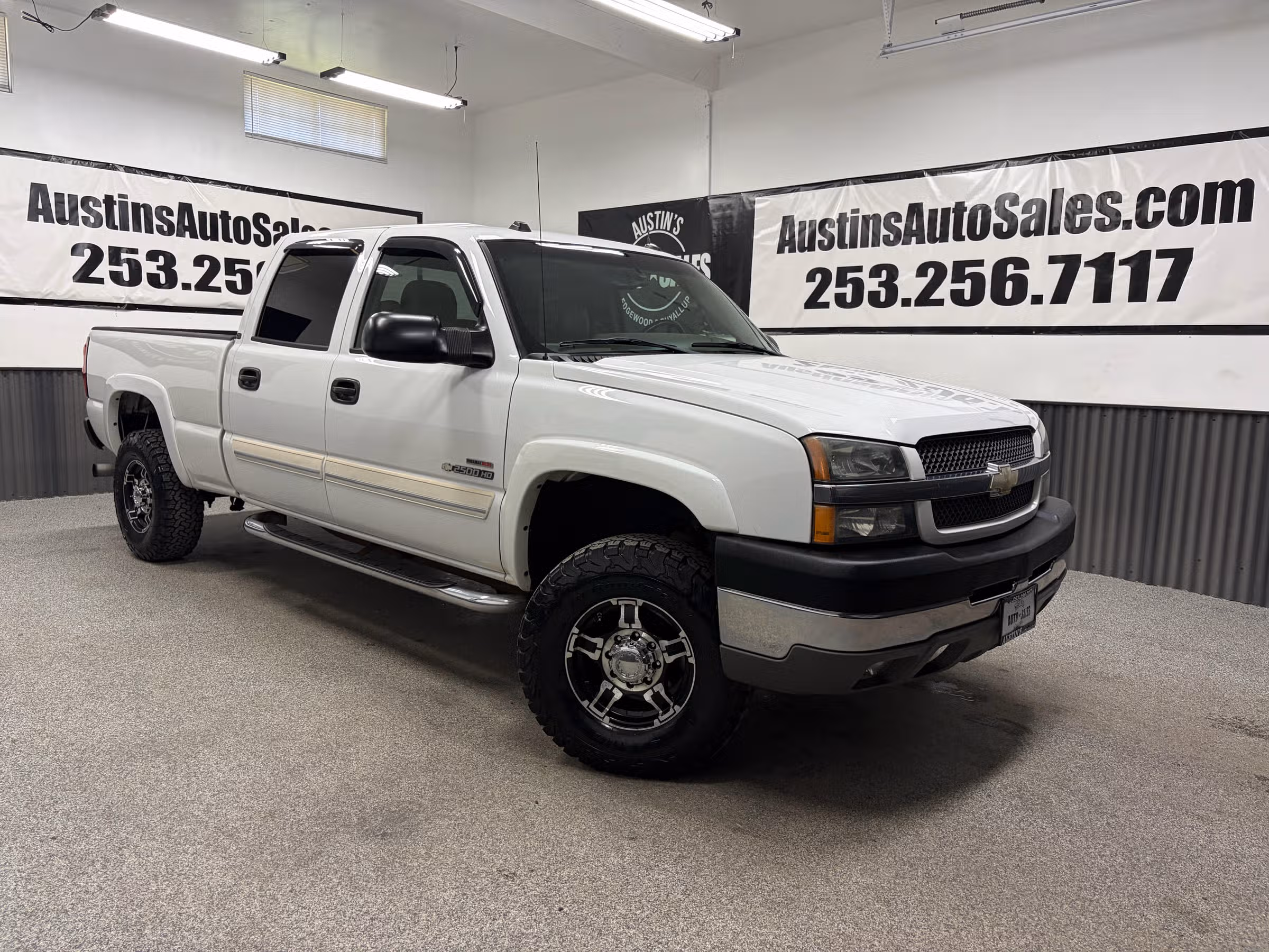2004 Chevrolet Silverado 2500HD LT Crew Cab Image 1