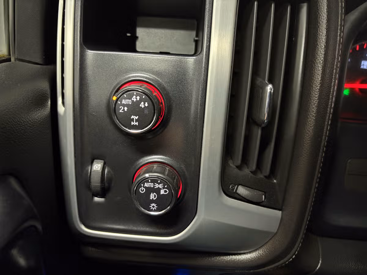 2014 GMC Sierra 1500 SLE Crew Cab Image 16