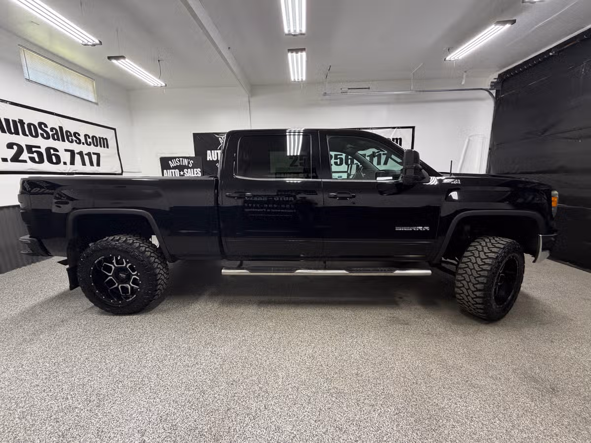 2014 GMC Sierra 1500 SLE Crew Cab Image 2