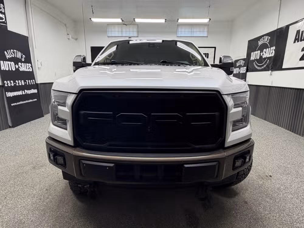 2017 Ford F-150 Lariat SuperCrew Lower Image 3