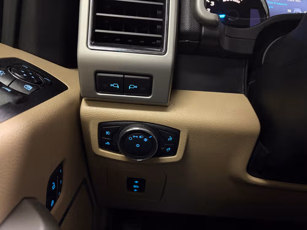 2017 Ford F-150 Lariat SuperCrew Image 18