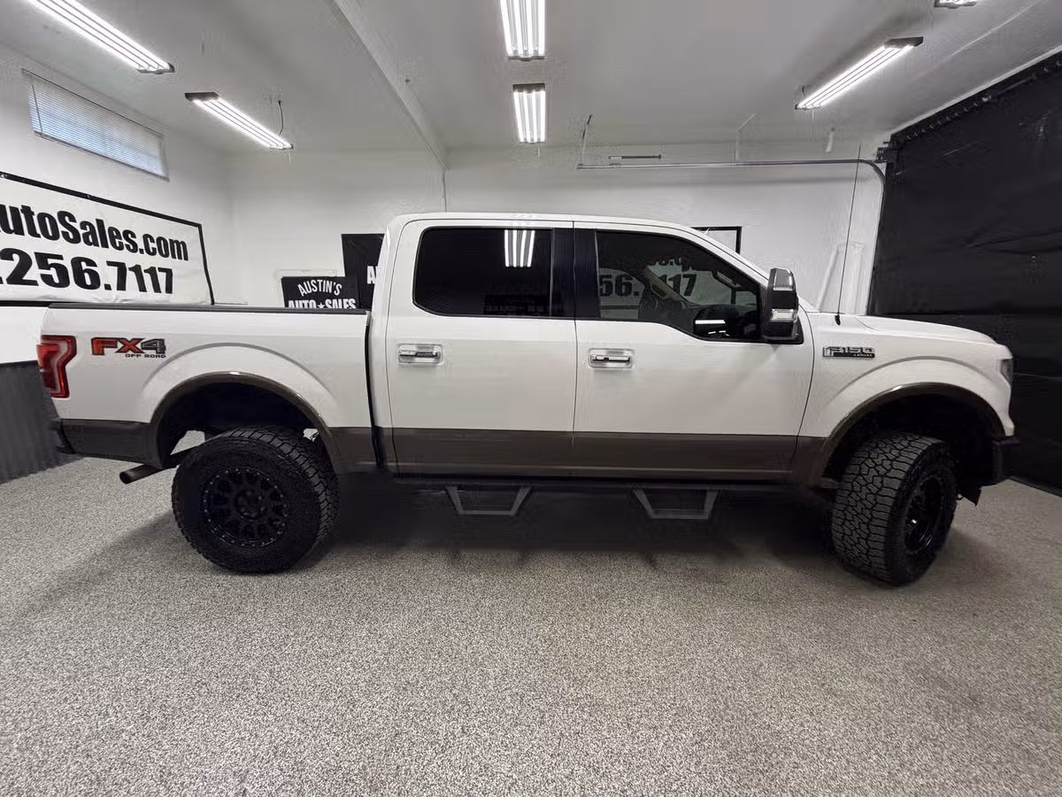 2017 Ford F-150 Lariat SuperCrew Image 2