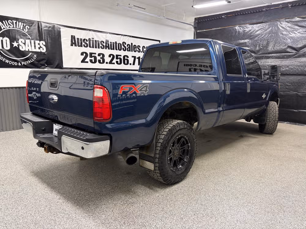 2013 Ford F-250 Super Duty Lariat Crew Cab Lower Image 1