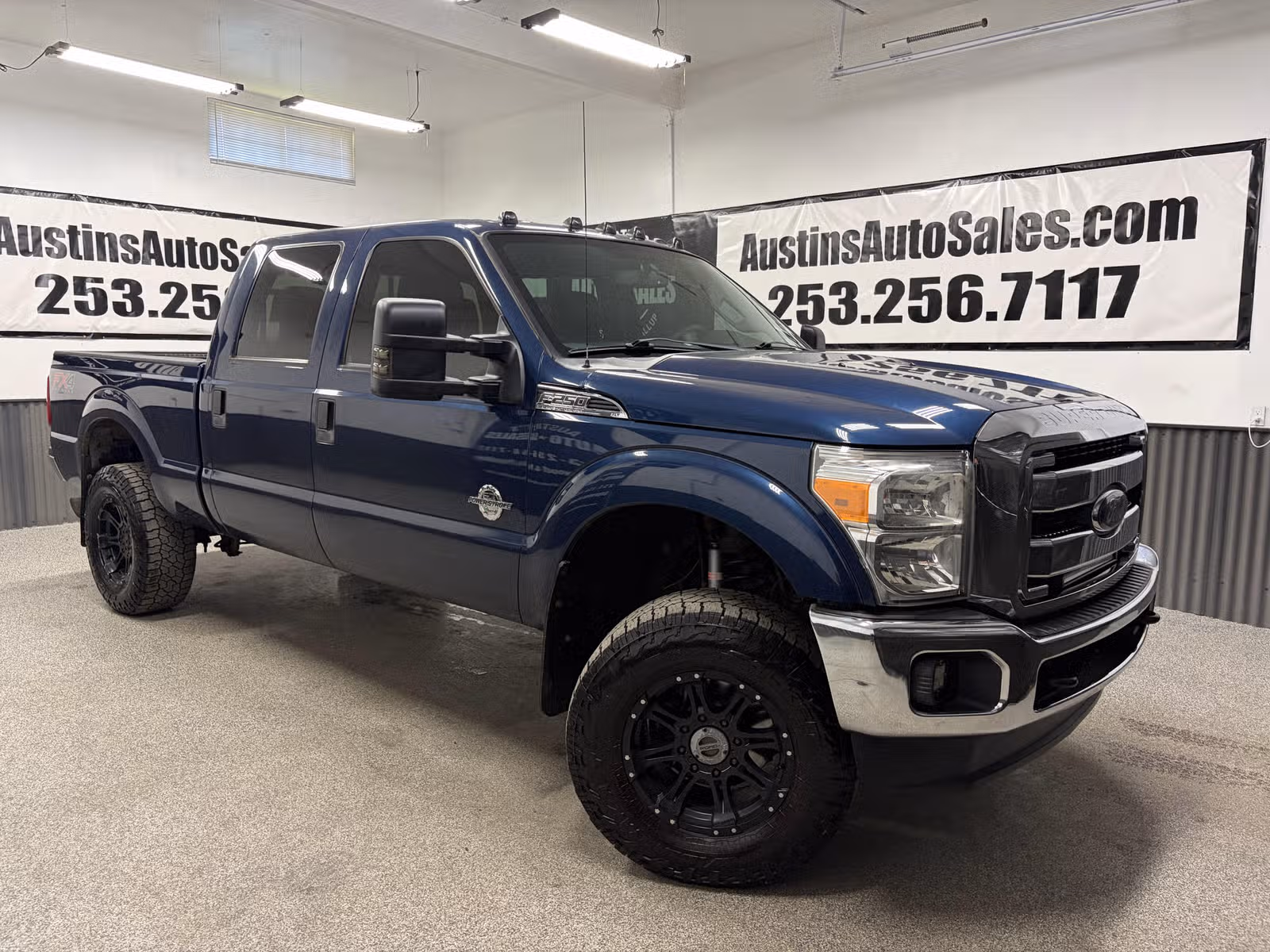 2013 Ford F-250 Super Duty Lariat Crew Cab Upper Image 1